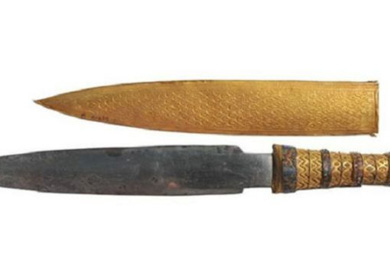 حير مصدر حديد الخنجر الذي لم يصدأ العلماء، لأن مثل هذه الحرفية في أشغال الحديد كانت نادرة في مصر آنذاك